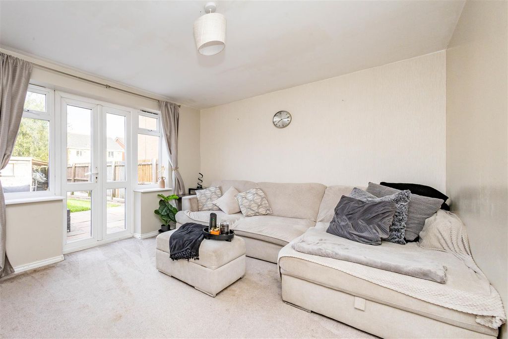 Property photo 2 of 14 Lounge