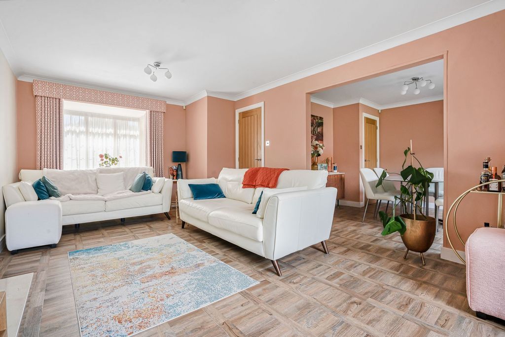 Property photo 2 of 31