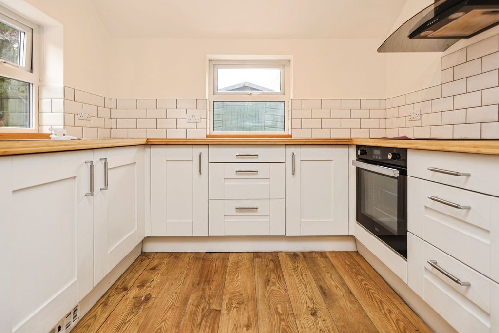Property photo 2 of 16 Kitchen