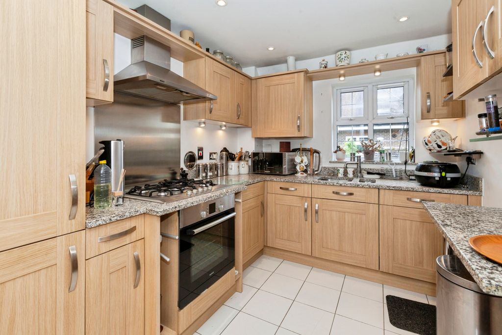 Property photo 3 of 17 Kitchen