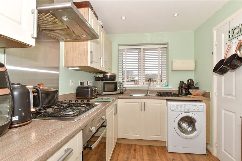 Property photo 3 of 11 Kitchen