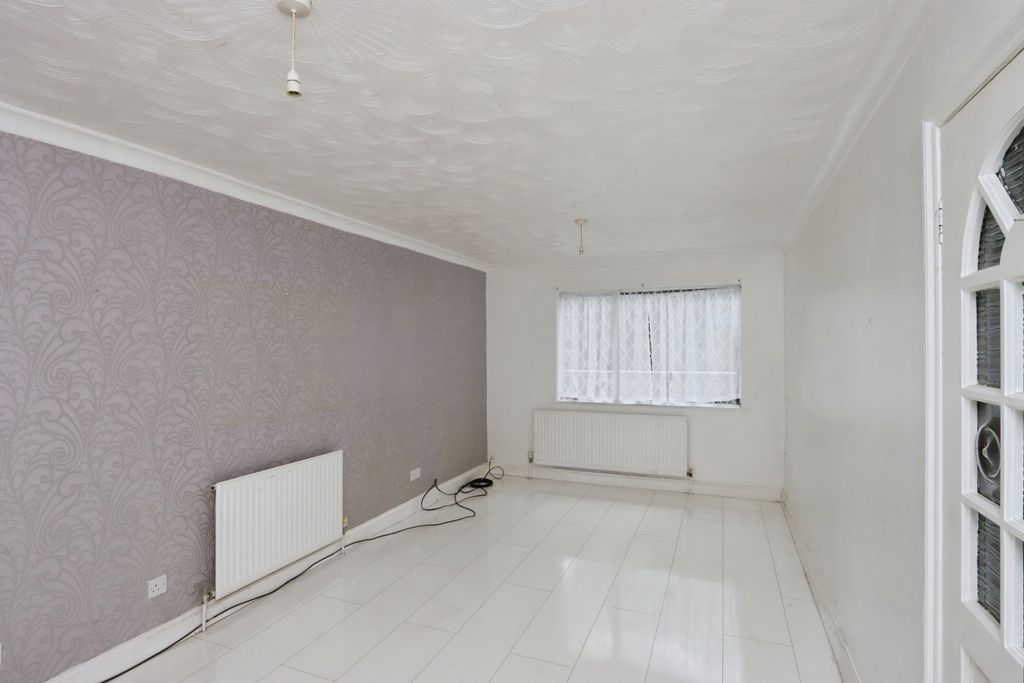 Property photo 2 of 17 Photo