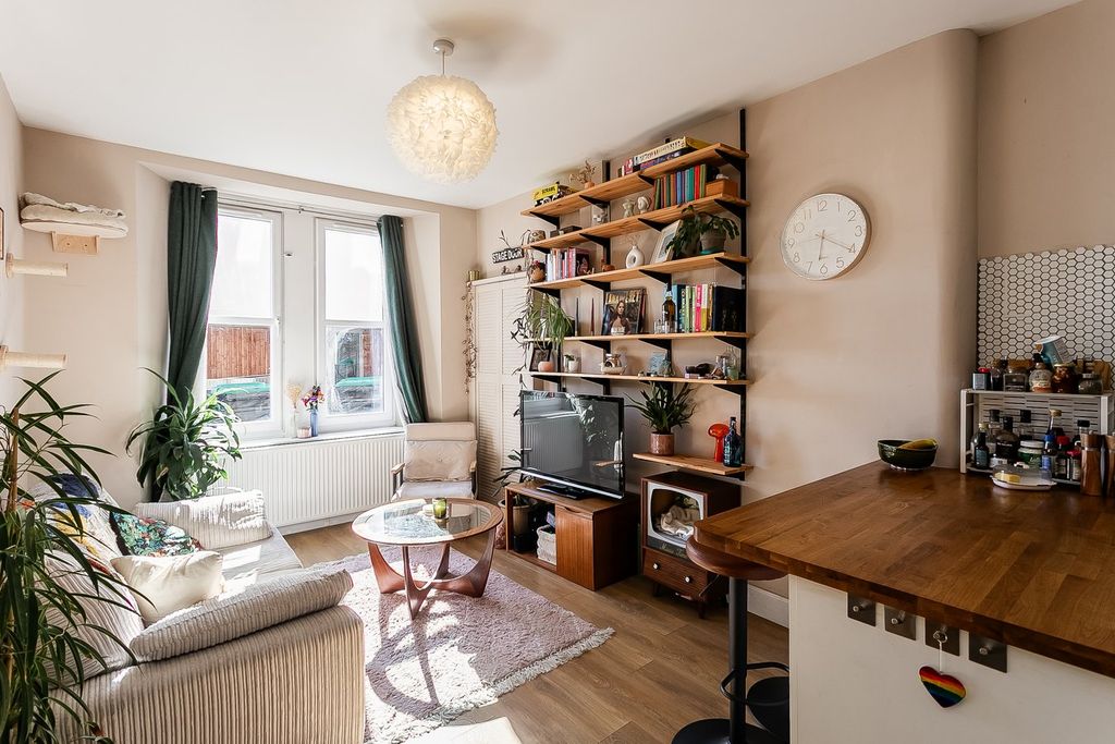 Property photo 2 of 21