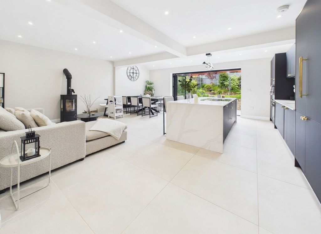 Property photo 3 of 34 Open-Plan Living