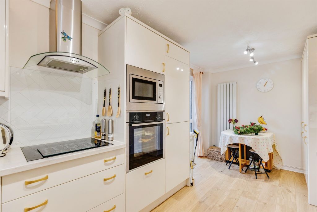 Property photo 3 of 34