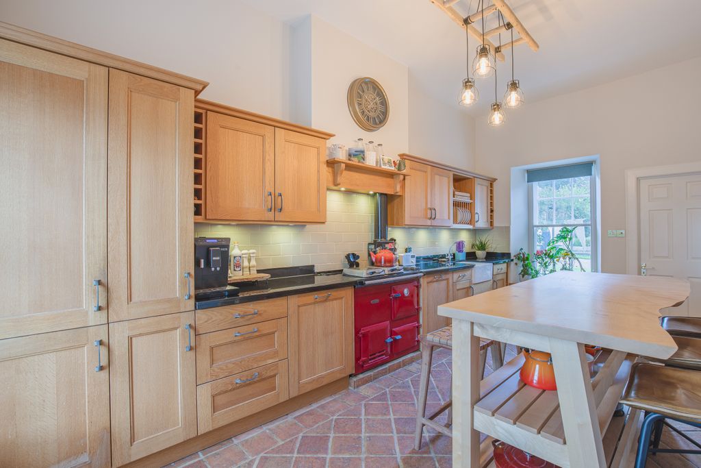 Property photo 3 of 23