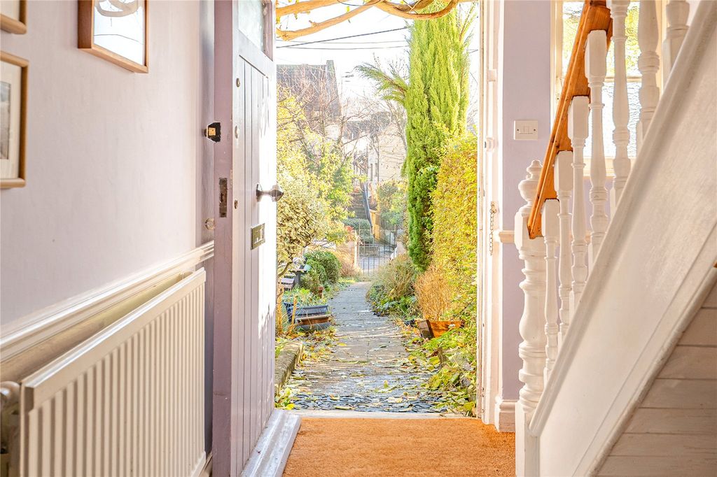 Property photo 2 of 28 Picture No. 08