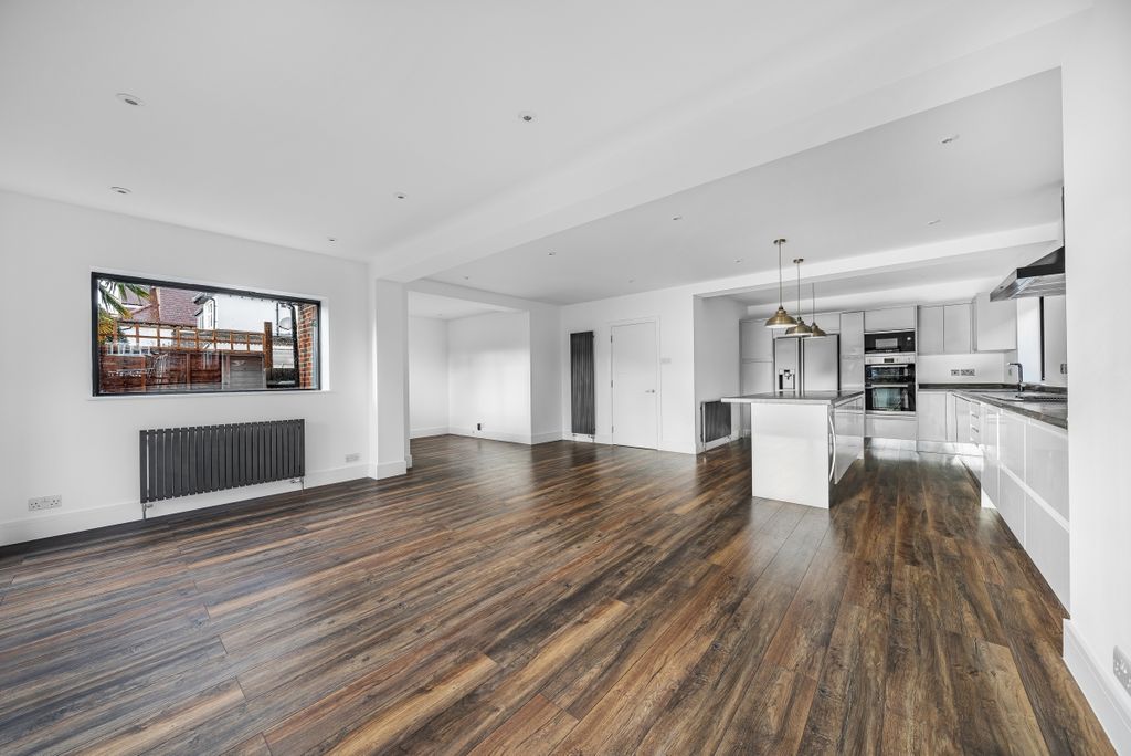 Property photo 2 of 15 933016 (2)