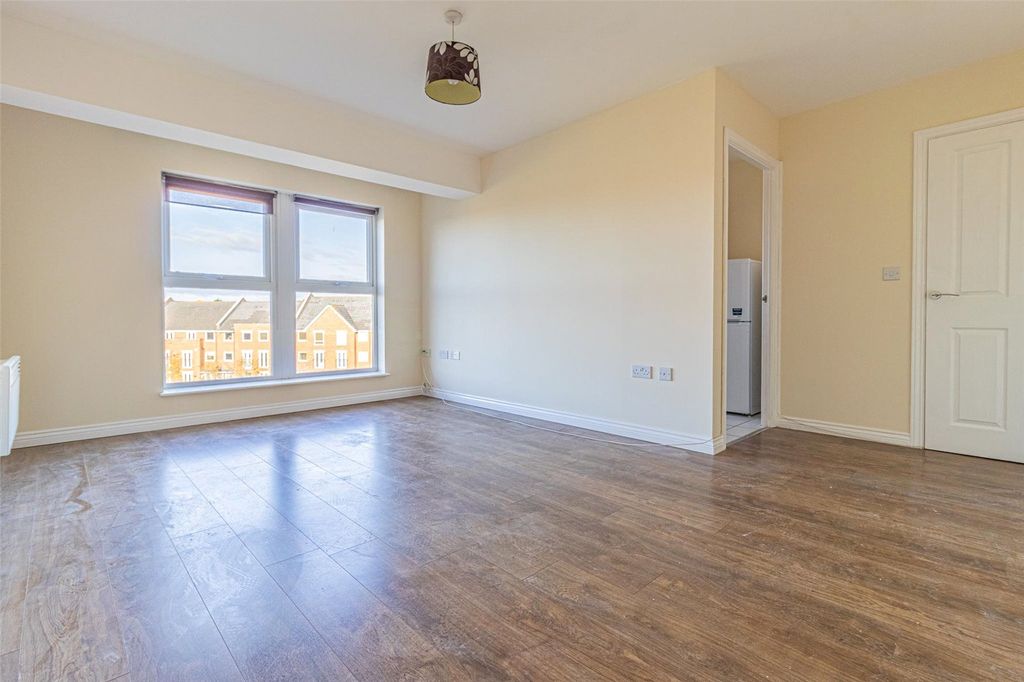 Property photo 3 of 9 Picture No. 15