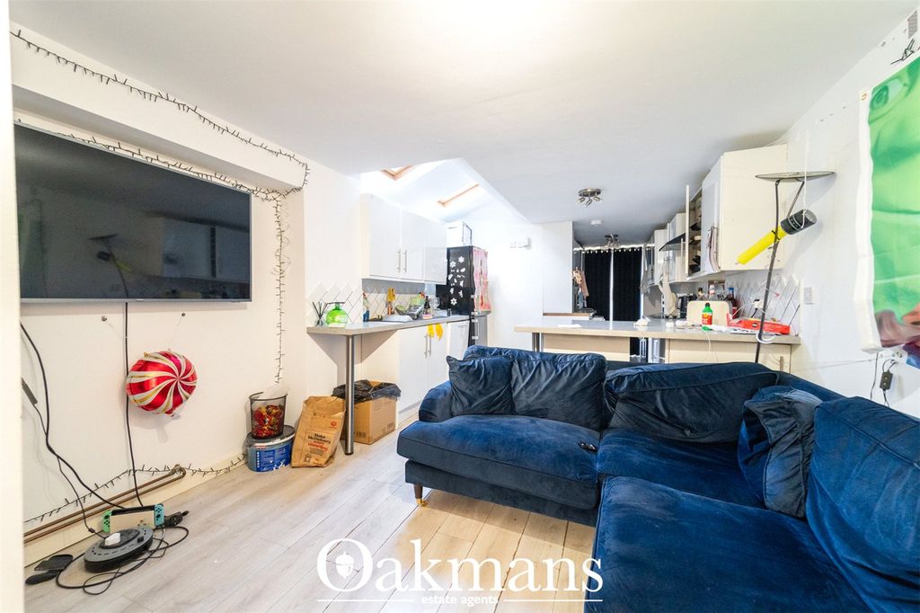 Property photo 2 of 21 Picture No. 15