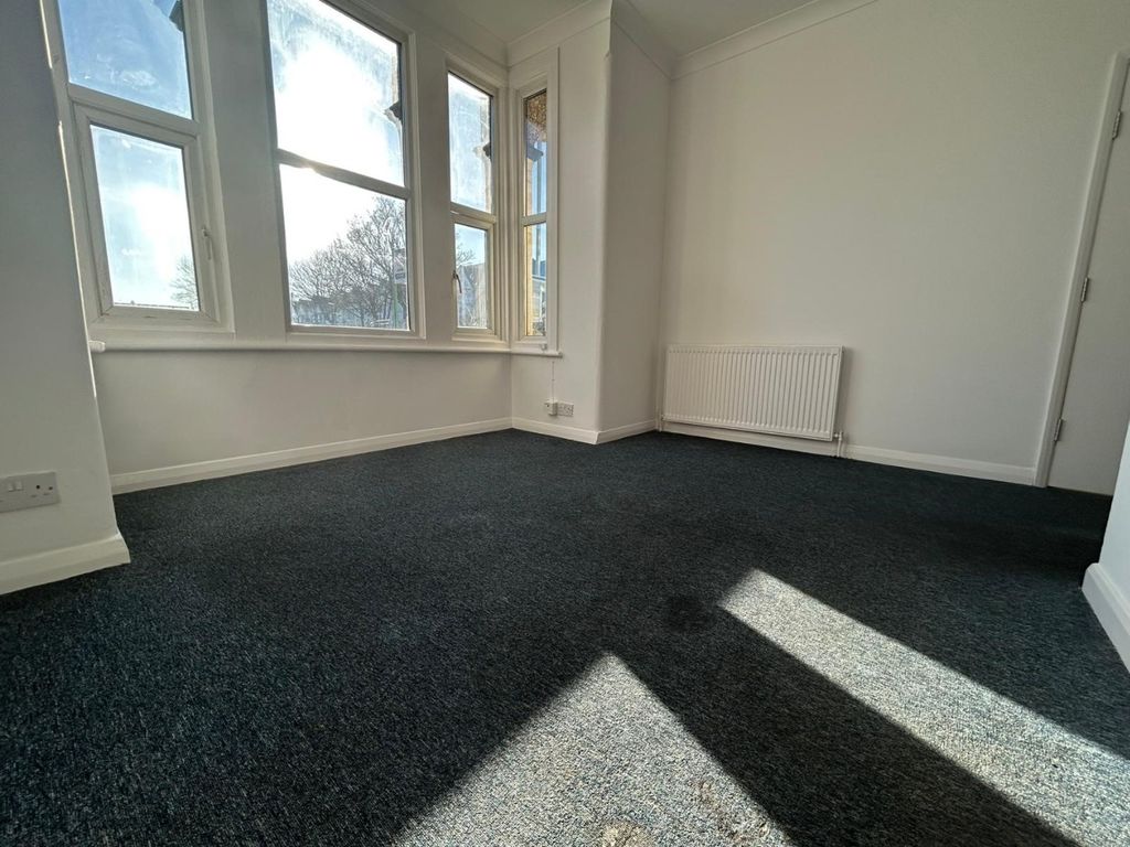 Property photo 3 of 7 4715473