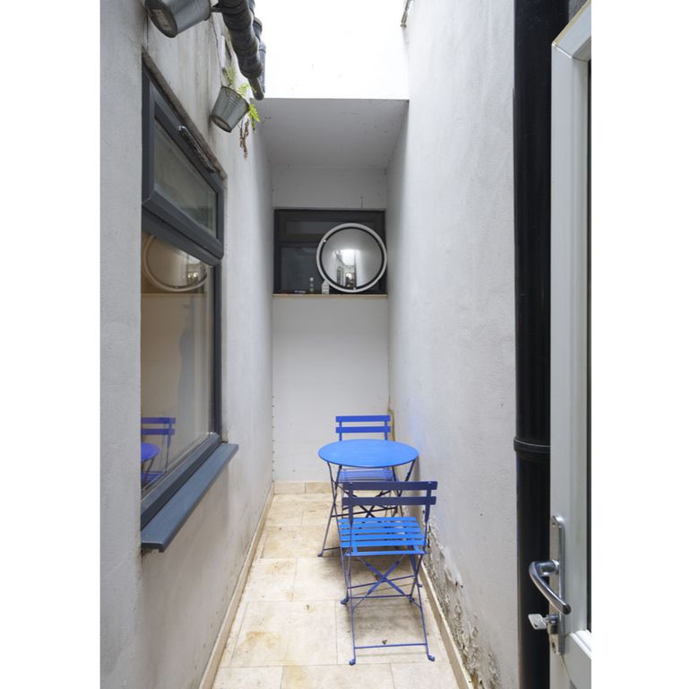 Property photo 2 of 7 Clarence Mews E5