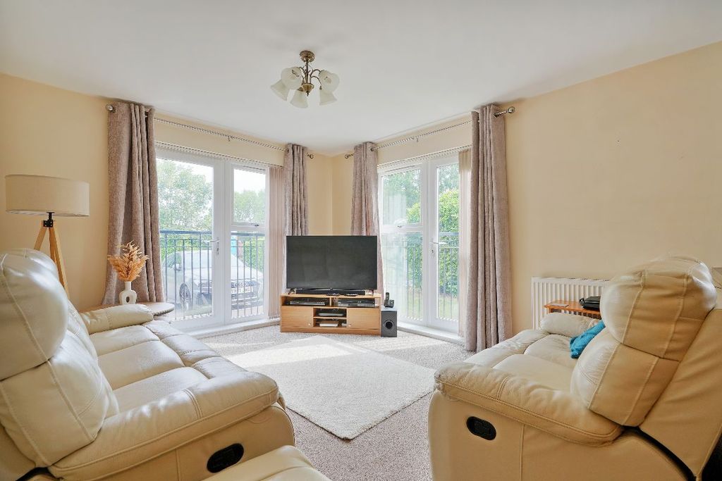 Property photo 2 of 18