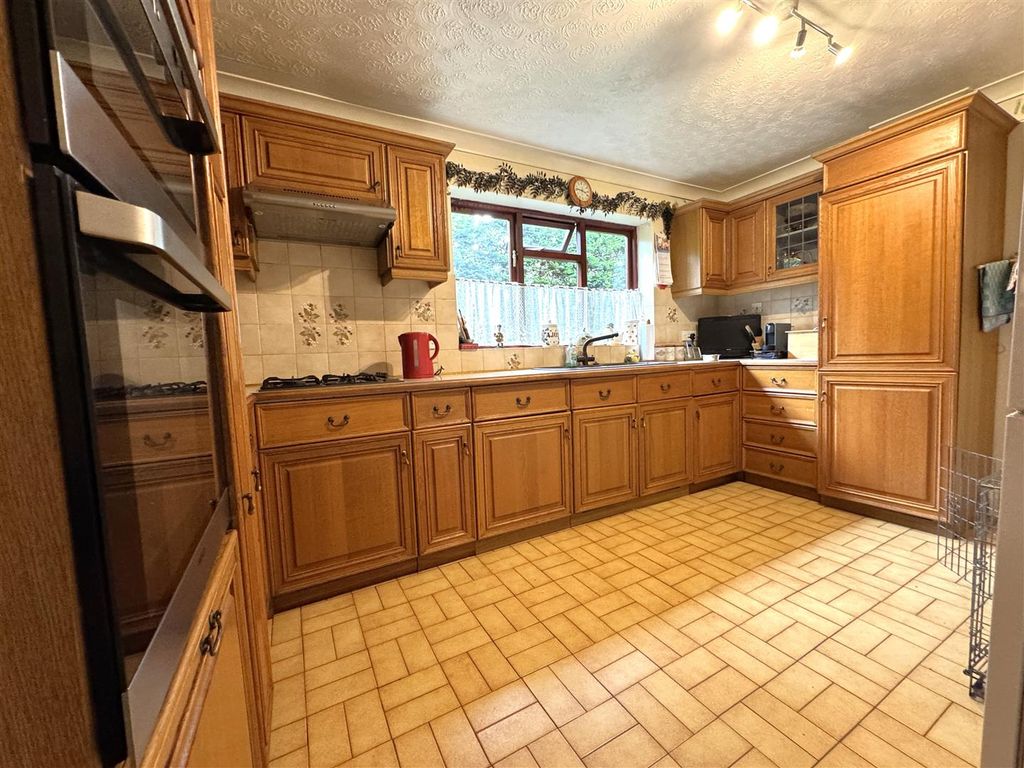 Property photo 3 of 21