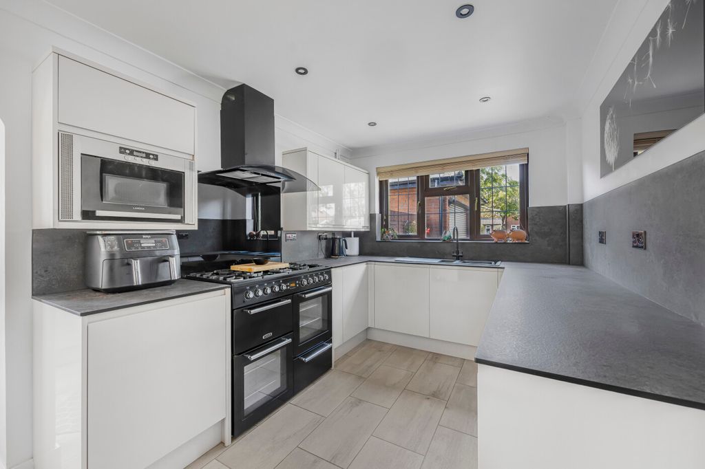 Property photo 2 of 26 12_60556