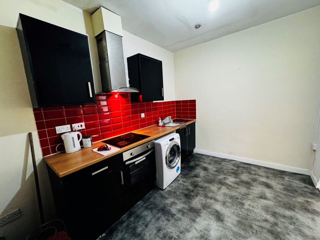 Property photo 3 of 6 Kitchen