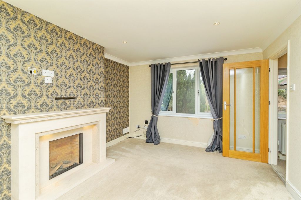 Property photo 2 of 20