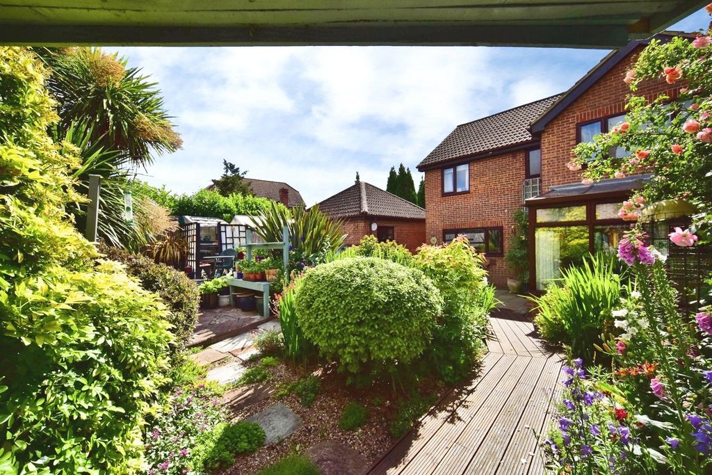 Property photo 1 of 21 Rear Garden