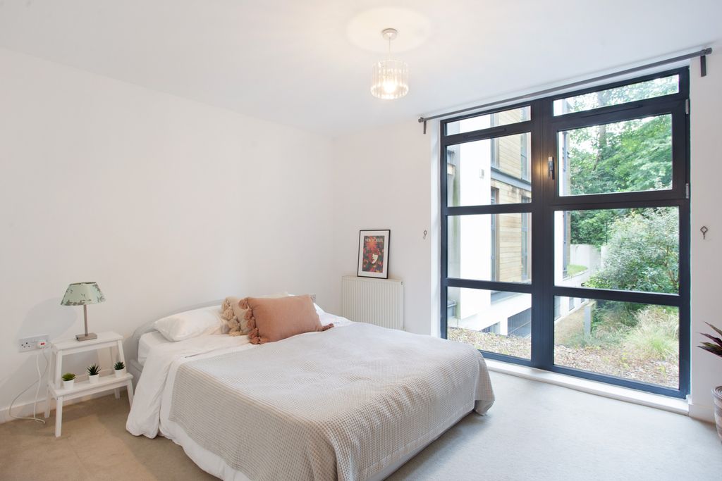 Property photo 2 of 12 Bedroom