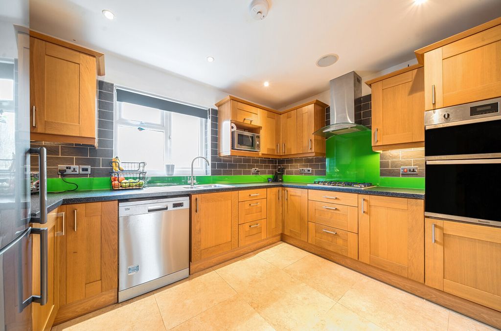 Property photo 2 of 20 4 - 1404416-15-697748...