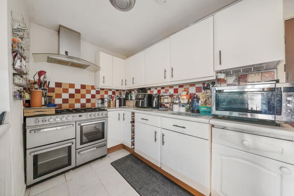 Property photo 3 of 9 Kitchen (3)