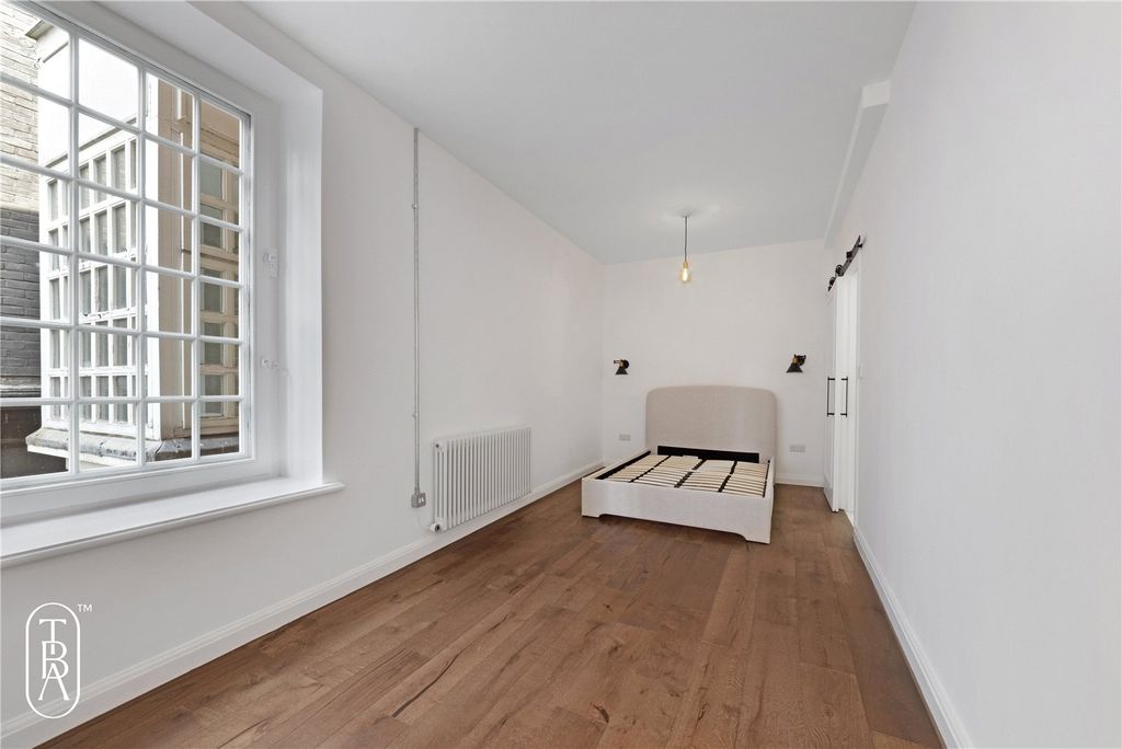 Property photo 3 of 17 Picture No. 02