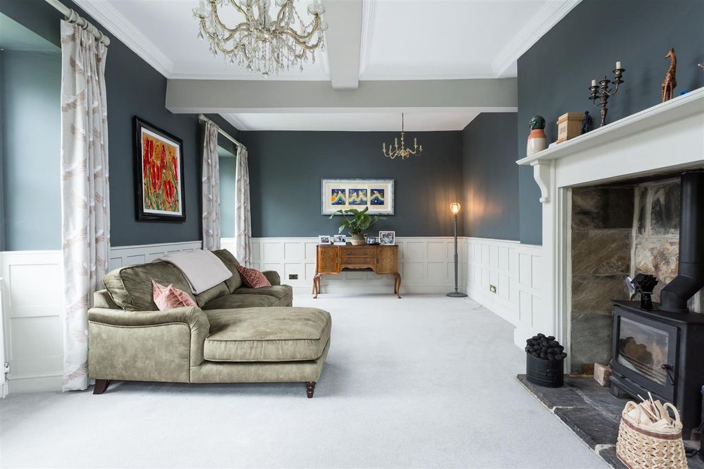 Property photo 2 of 40 Castley Hall West-13.Jpg