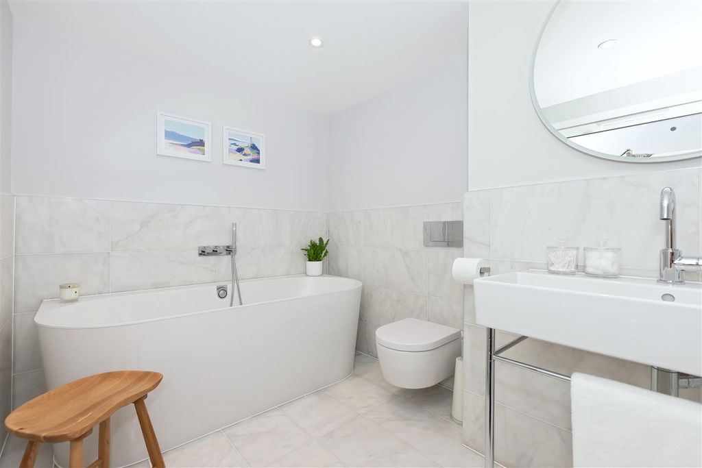 Property photo 3 of 22 Wallace Ave_6.Jpg