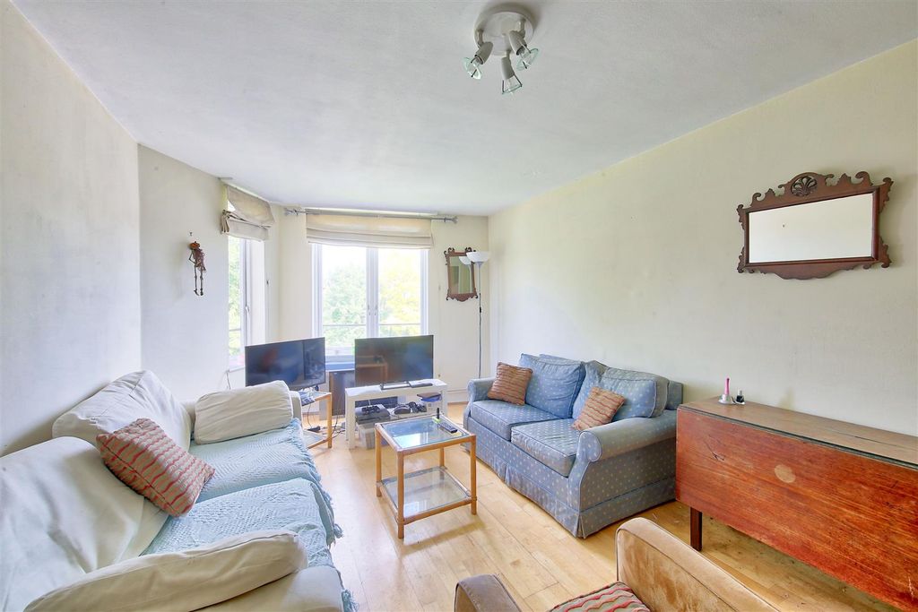 Property photo 2 of 15 197_Battersea_Church_Road_Image10_14178_4.Jpg