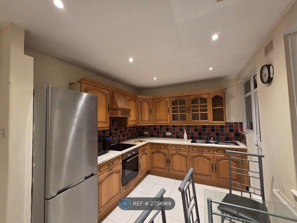 Property photo 2 of 8 Kitchen