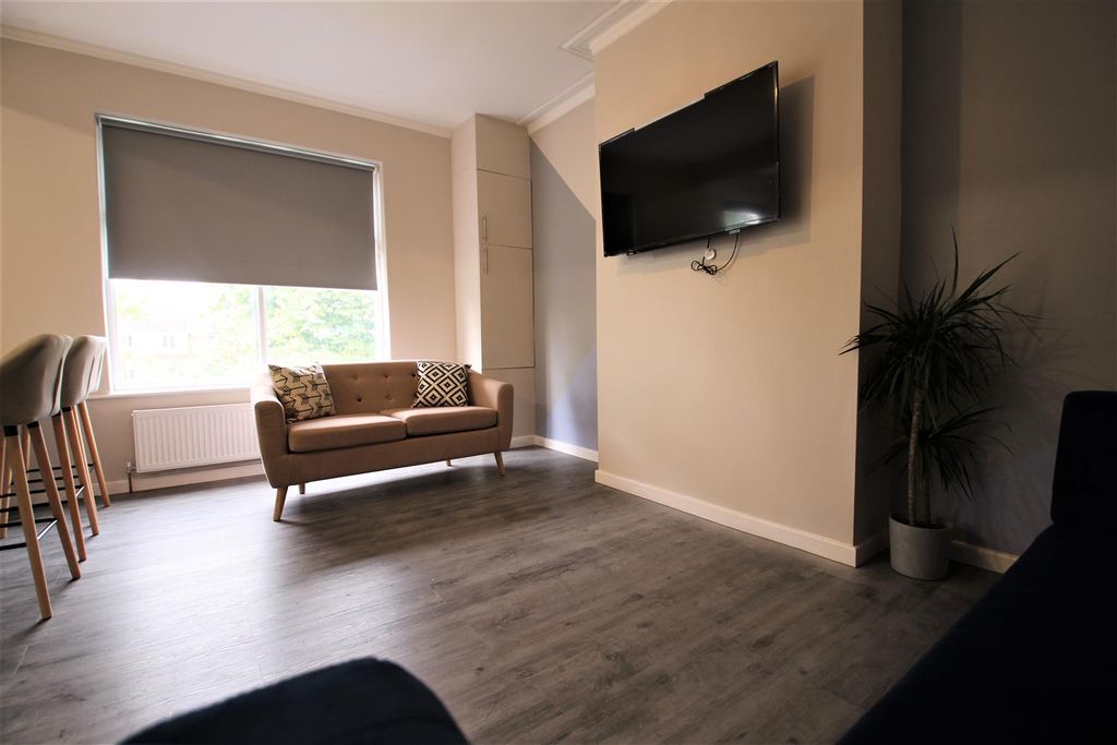 Property photo 3 of 12 Img_7483.Jpg