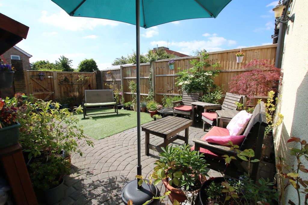Property photo 3 of 12 Garden .Jpg