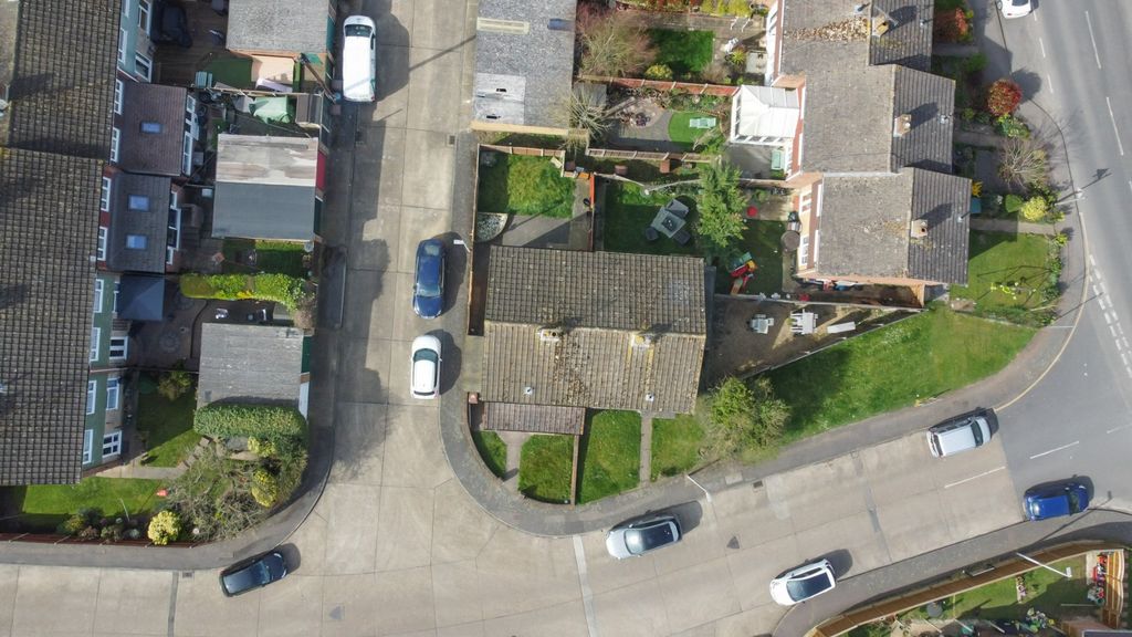 Property photo 2 of 17 4077804