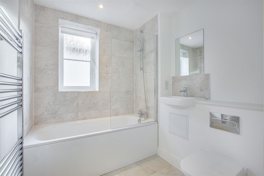 Property photo 1 of 8 Flat 4 Altus, 132 Ôçô 134 New Road, Hp12 4La-3.Jpg