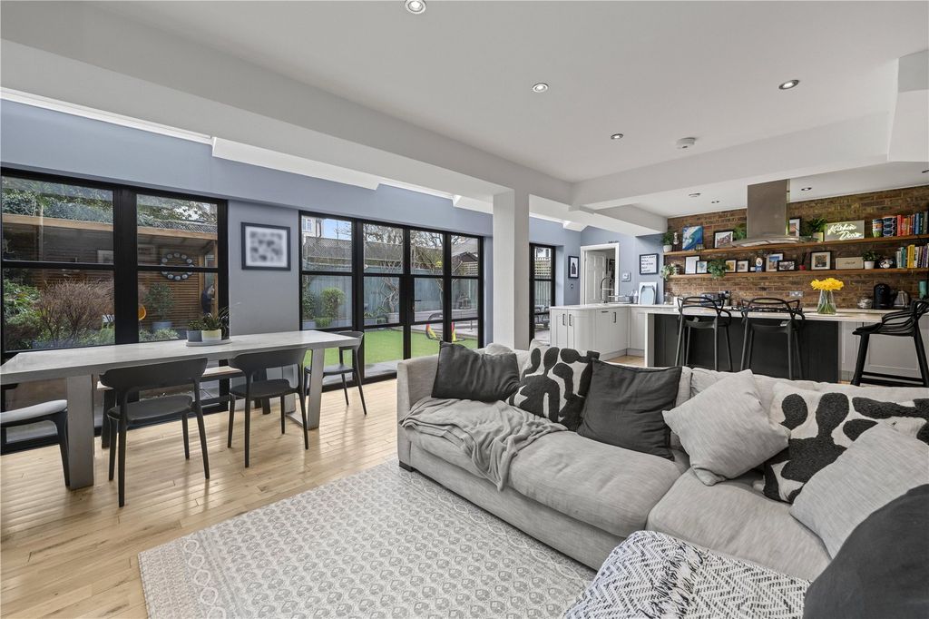 Property photo 2 of 17 Picture No. 25