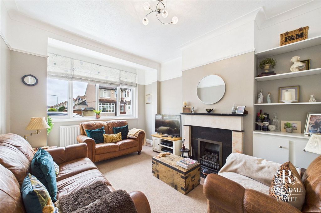 Property photo 3 of 31