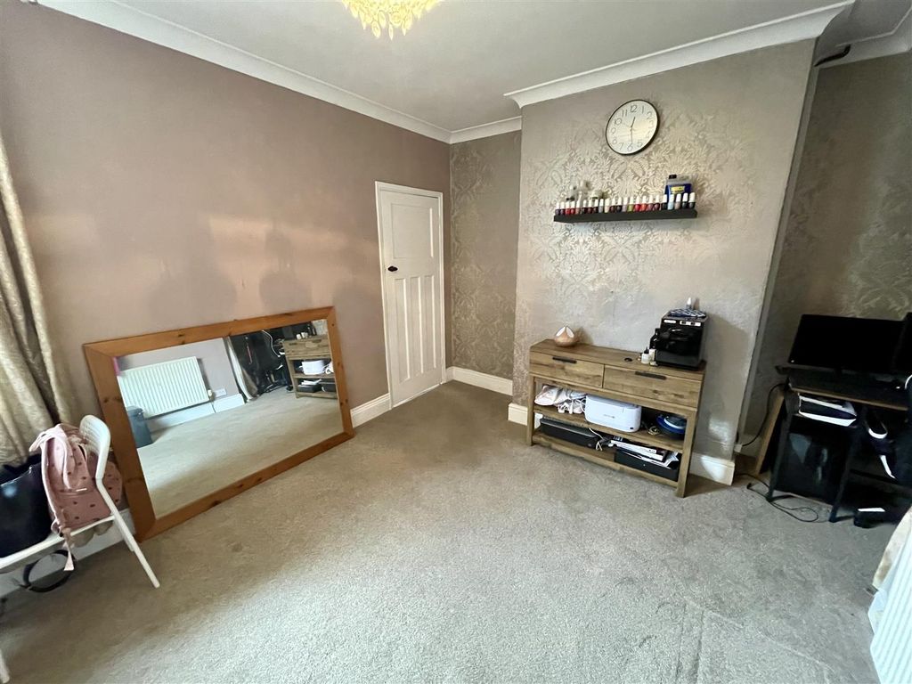Property photo 3 of 9 Dining Room