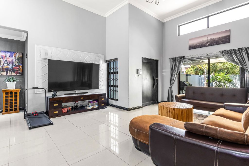 Property photo 3 of 39 1Bc1720271