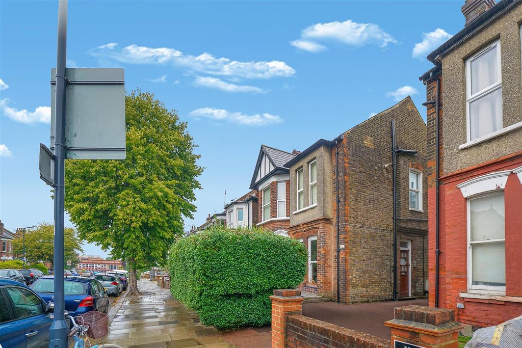 Property photo 1 of 9 First Floor Flat, 161 Holland Road - Ynfaxjysvg1Ah