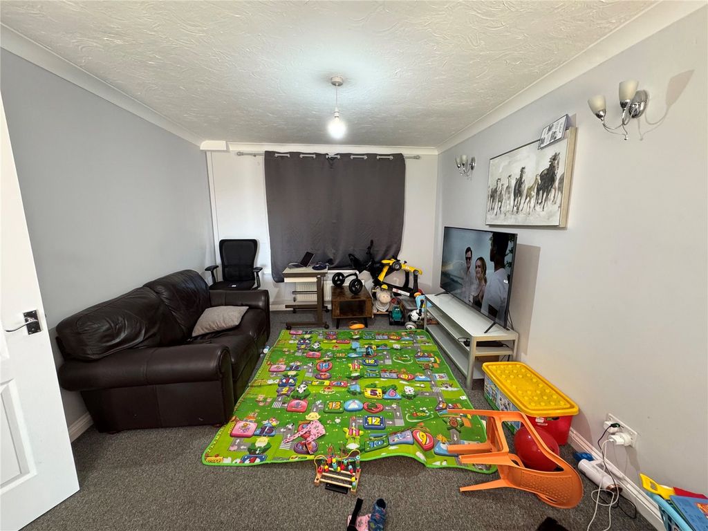 Property photo 3 of 14 Lounge