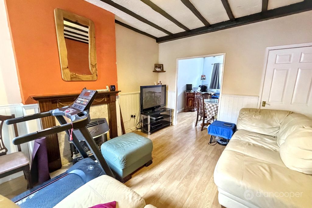 Property photo 2 of 9 5220553