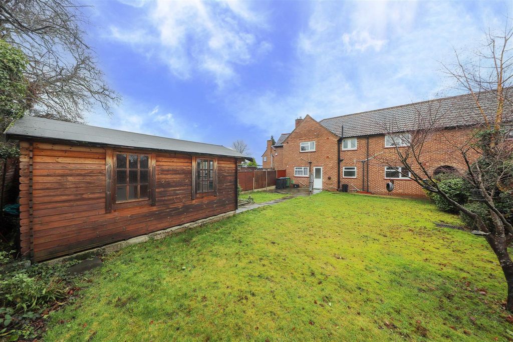 Property photo 2 of 10 Summer House