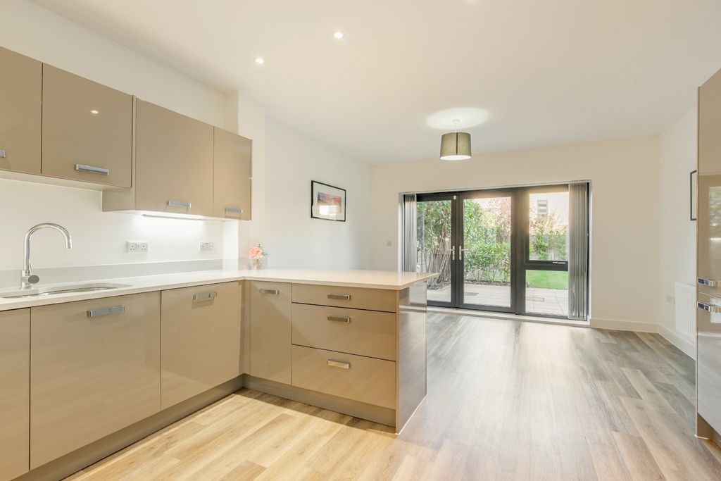 Property photo 2 of 17 Kitchin/Dining