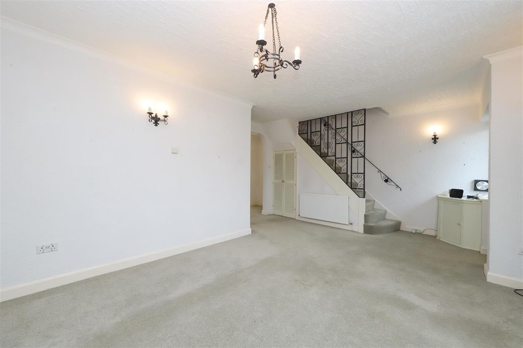 Property photo 3 of 17 Living Room