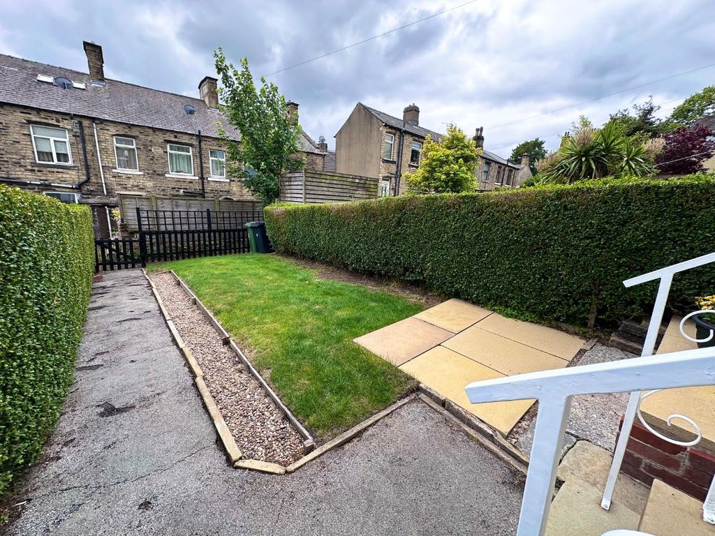 Property photo 2 of 19 Externally