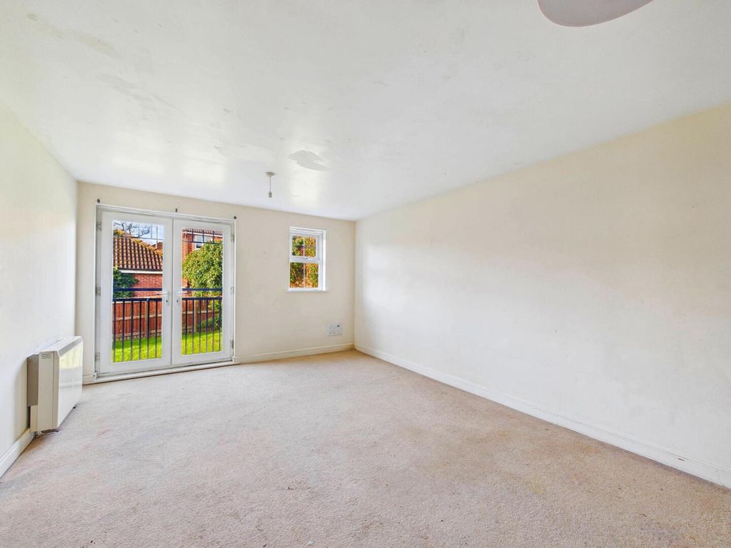 Property photo 1 of 10 Living Room