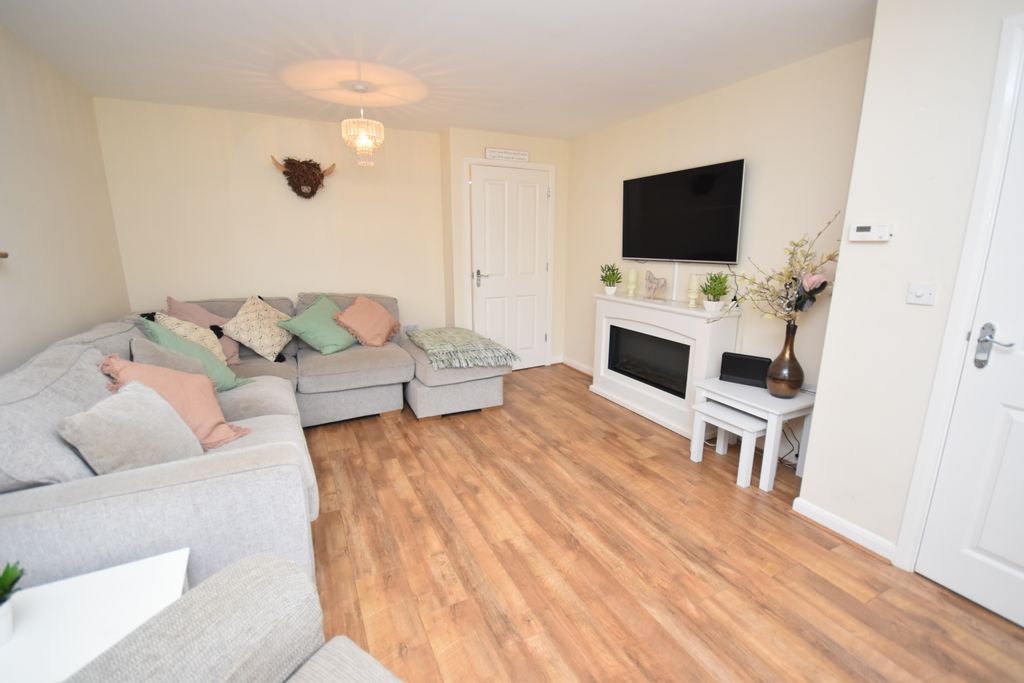 Property photo 2 of 15 Lounge