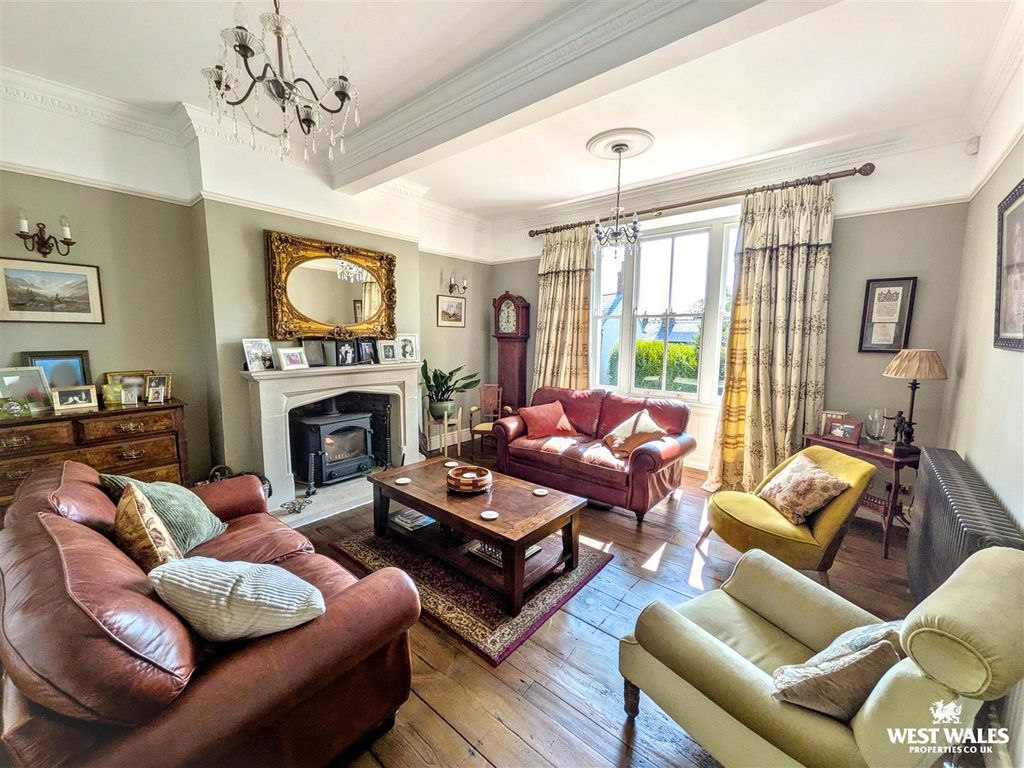 Property photo 3 of 40 13149.Jpg