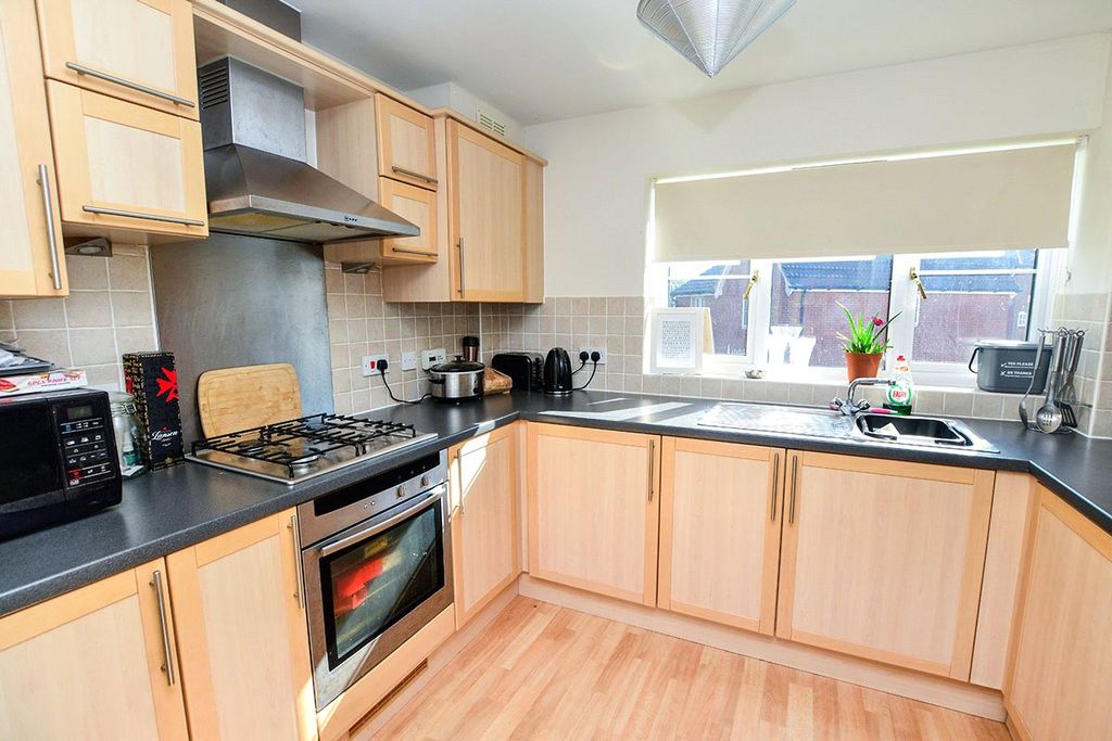 Property photo 2 of 7 Kitchen