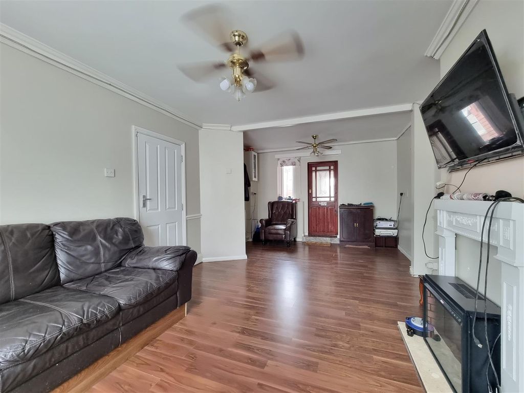 Property photo 3 of 19